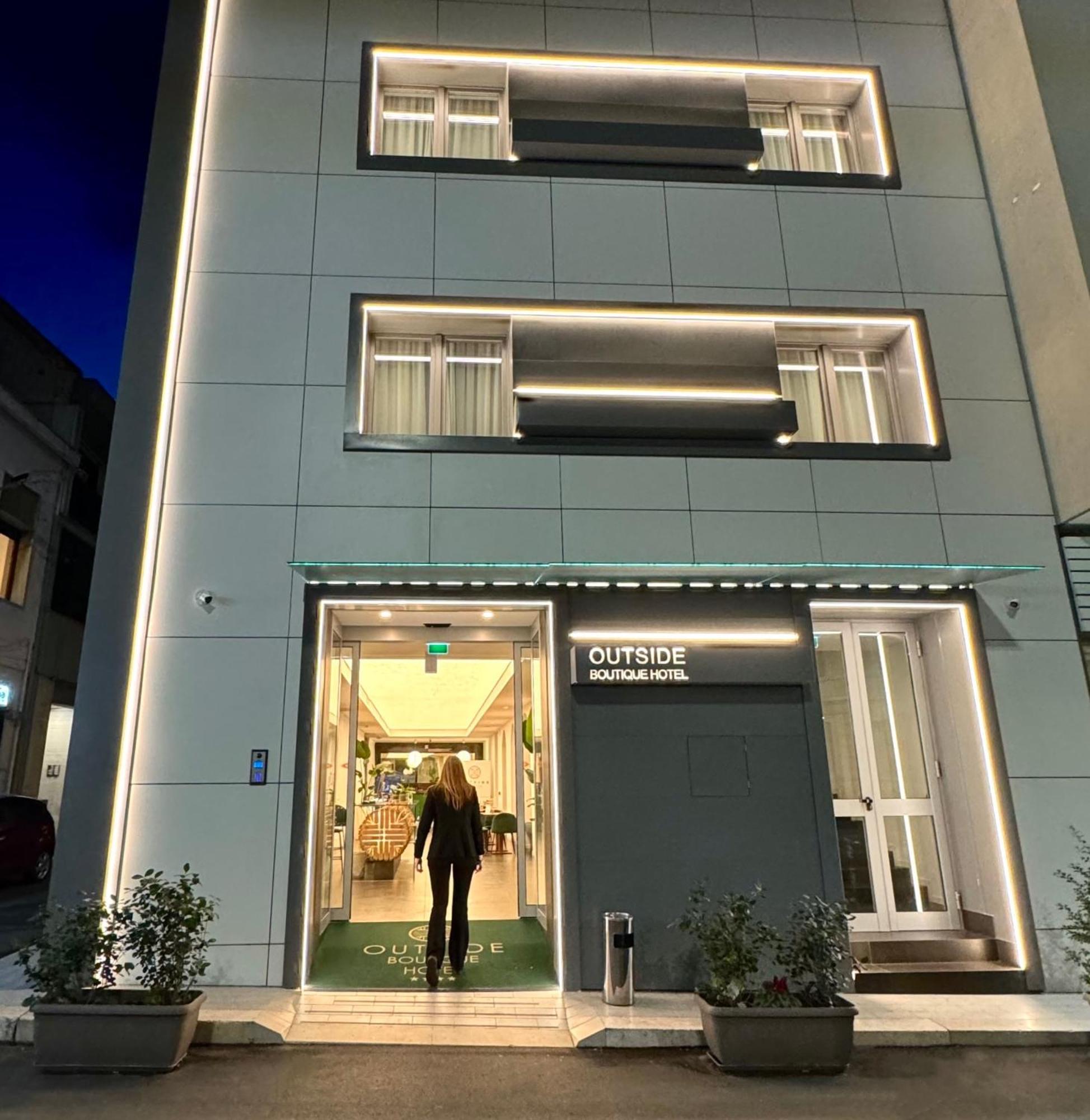 Outside Boutique Hotel Фоджа Екстериор снимка