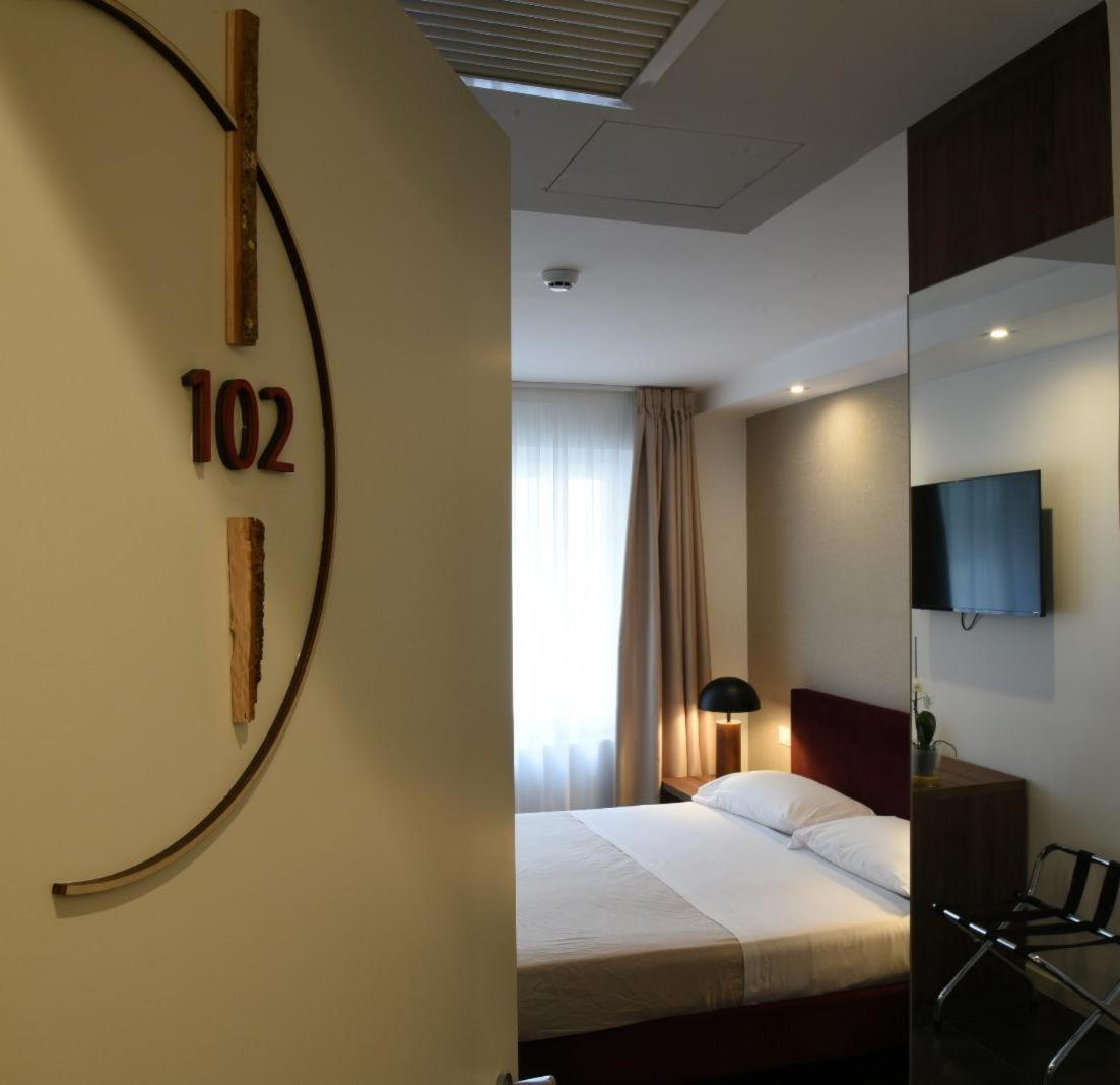 Outside Boutique Hotel Фоджа Екстериор снимка